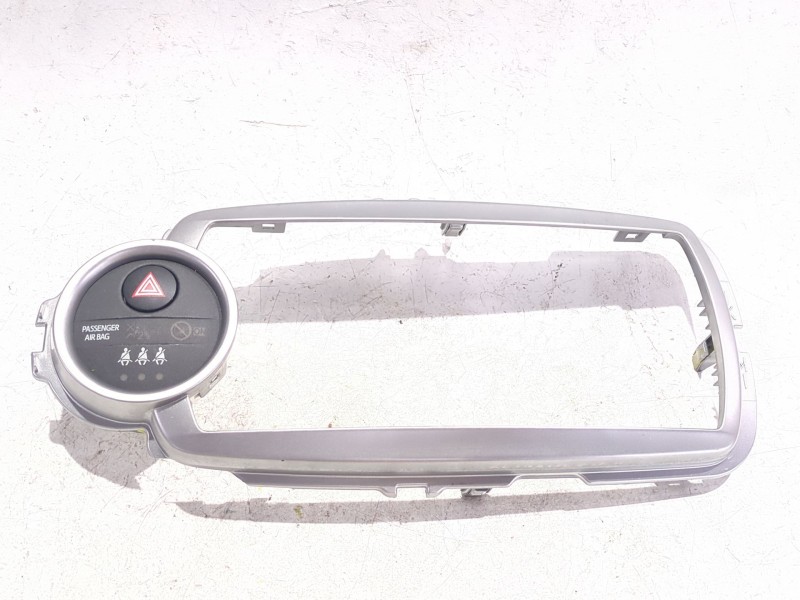 Recambio de boton emergencia para toyota yaris (_p13_) 1.5 hybrid (nhp130_) referencia OEM IAM 839500D080  