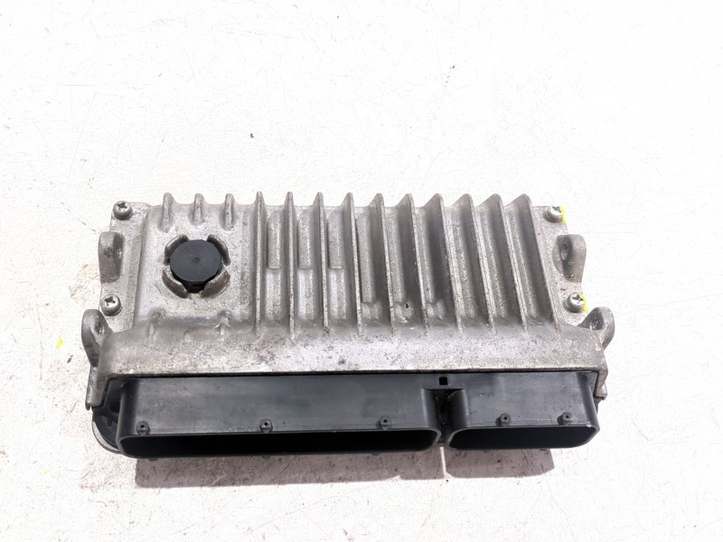 Recambio de centralita inyeccion para toyota yaris (_p13_) 1.5 hybrid (nhp130_) referencia OEM IAM 896610DC00  