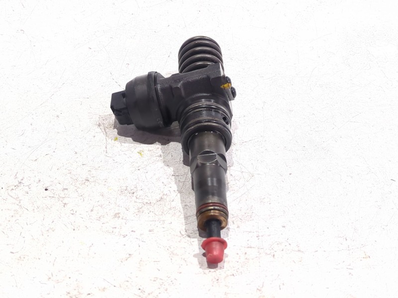 Recambio de inyector para seat ibiza iii (6l1) 1.9 tdi referencia OEM IAM 038130073AJ  