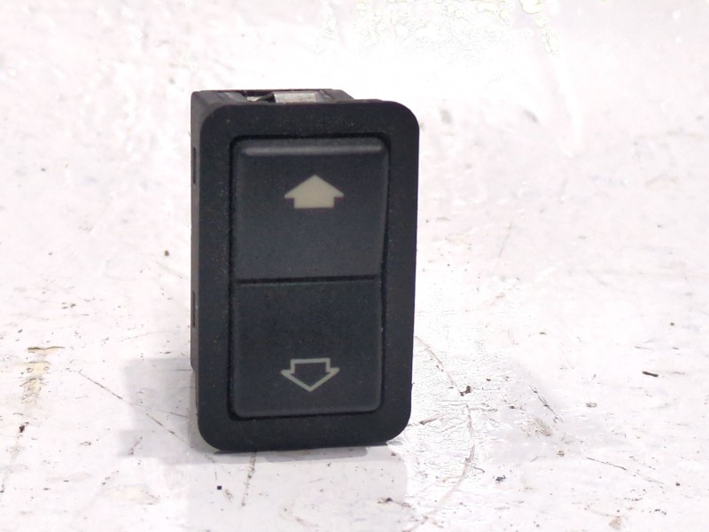 Recambio de mando elevalunas delantero derecho para bmw 5 (e39) 530 d referencia OEM IAM 8368974  