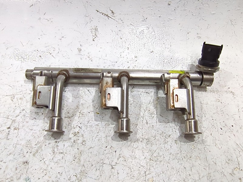 Recambio de rampa inyectores para ford focus iii 1.0 ecoboost referencia OEM IAM 0261555077  