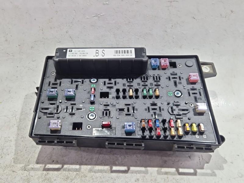 Recambio de caja reles / fusibles para opel astra h (a04) 1.7 cdti (l48) referencia OEM IAM 13145039  
