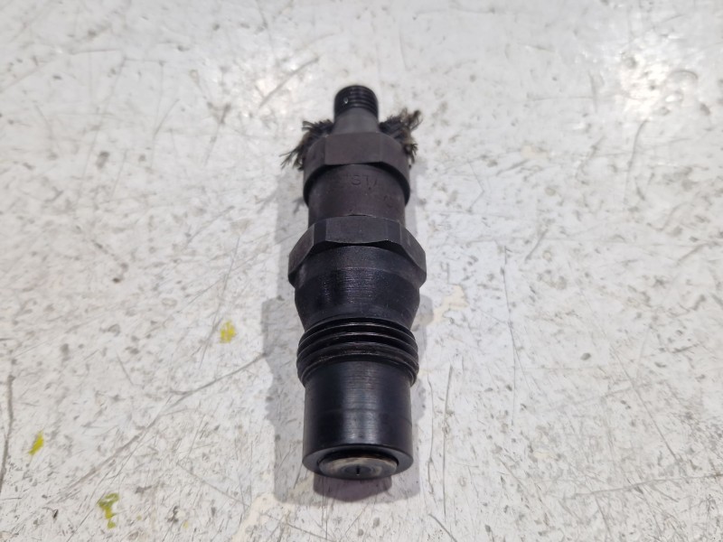 Recambio de inyector para volkswagen polo iii (6n1) 64 1.9 d referencia OEM IAM 028130201C  