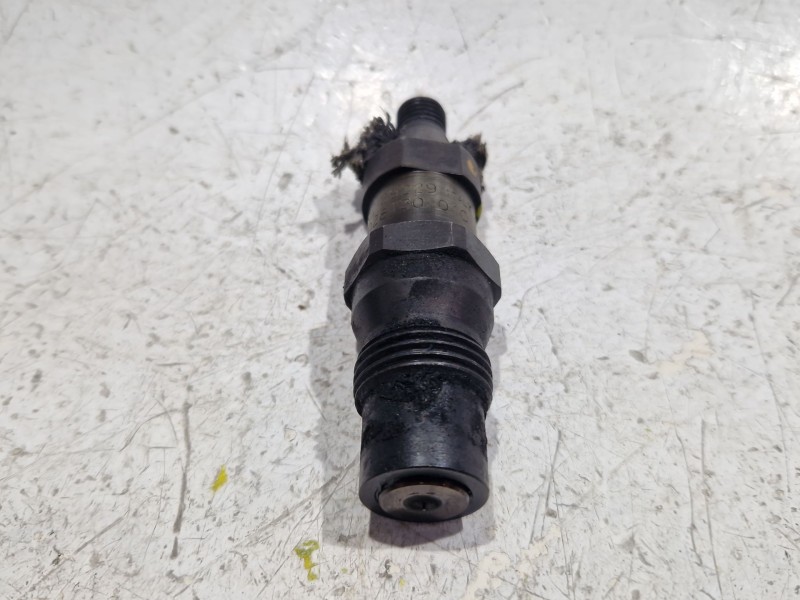 Recambio de inyector para volkswagen polo iii (6n1) 64 1.9 d referencia OEM IAM 028130201C  