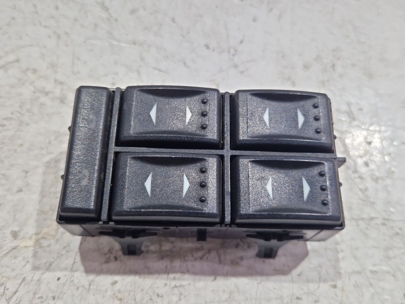 Recambio de mando elevalunas delantero izquierdo para ford mondeo iii (b5y) 1.8 16v referencia OEM IAM 3S7T14A132BA  