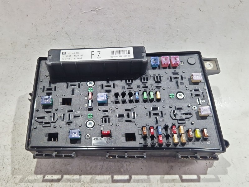 Recambio de caja reles / fusibles para opel astra h (a04) 1.9 cdti (l48) referencia OEM IAM 13205783  