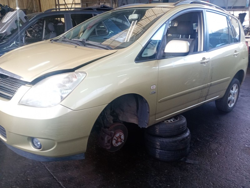 toyota corolla verso (_e12_) del año 2003