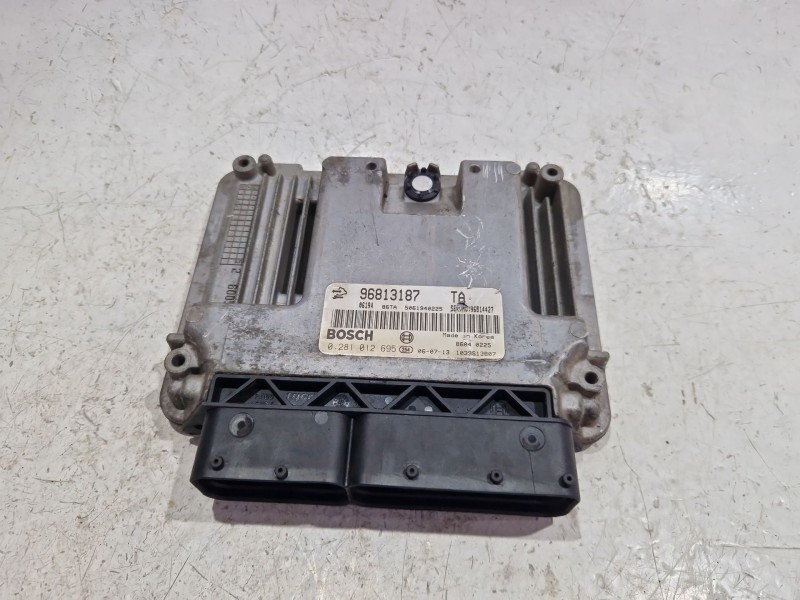 Recambio de centralita inyeccion para chevrolet captiva (c100, c140) 2.0 d 4wd referencia OEM IAM 96813187  