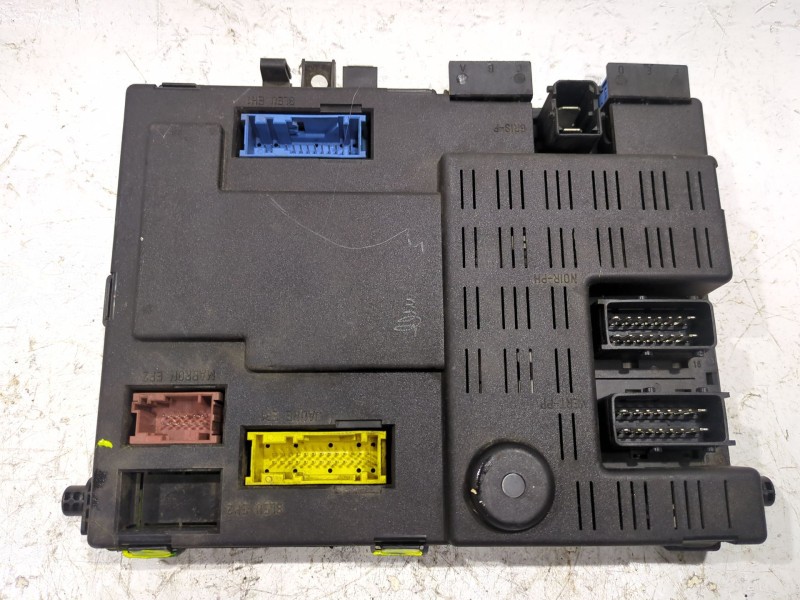 Recambio de caja reles / fusibles para citroën xsara berlina (1997) 1.9 d referencia OEM IAM 73002112  