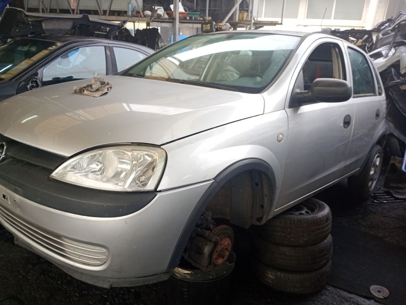 opel corsa c (x01) del año 2002