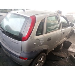 opel corsa c (x01) del año 2002