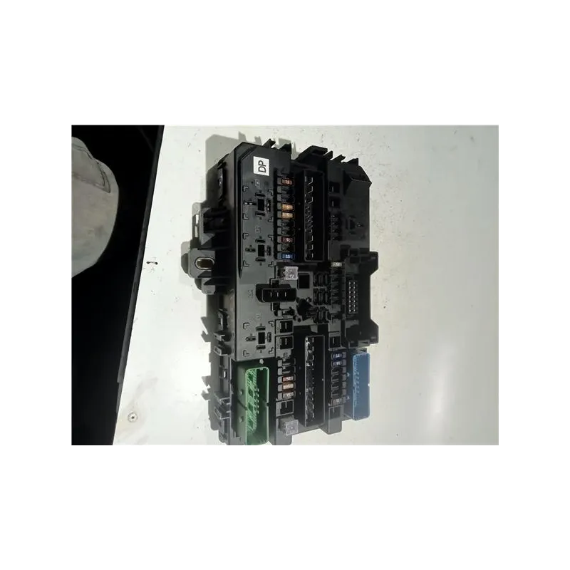 Recambio de caja fusibles/rele para opel astra h berlina (2004) 1.6 referencia OEM IAM 13181278  