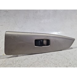 MANDO ELEVALUNAS DELANTERO DERECHO 8403013031 