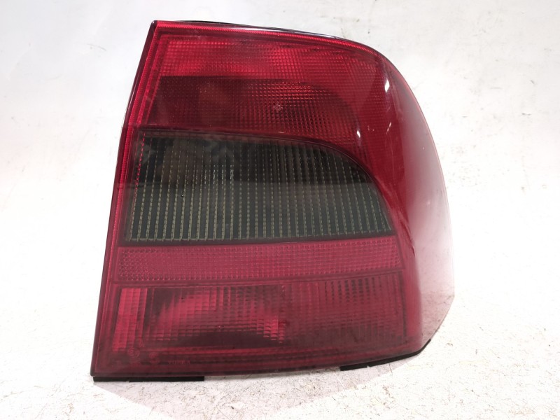 Recambio de piloto trasero derecho para opel vectra b berlina (1995) 2.0 i 16v referencia OEM IAM 62145  