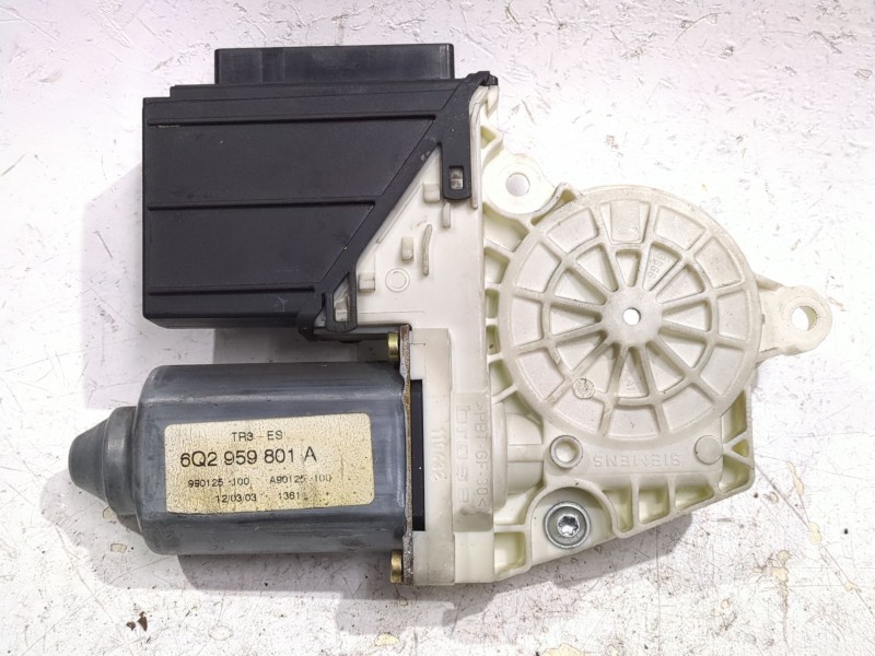 Recambio de motor elevalunas delantero derecho para seat ibiza iii (6l1) 1.9 tdi referencia OEM IAM 104383101  
