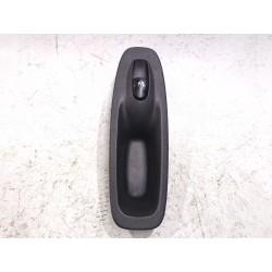 MANDO ELEVALUNAS DELANTERO DERECHO 31028D 
