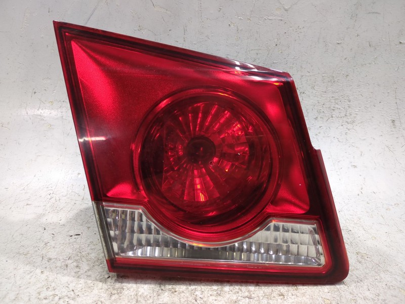 Recambio de piloto porton trasero izquierdo para chevrolet cruze (j300) 2.0 cdi referencia OEM IAM 35843  