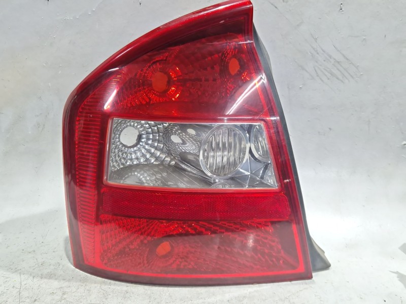 Recambio de piloto trasero izquierdo para kia cerato i sedán (ld) 2.0 crdi referencia OEM IAM   