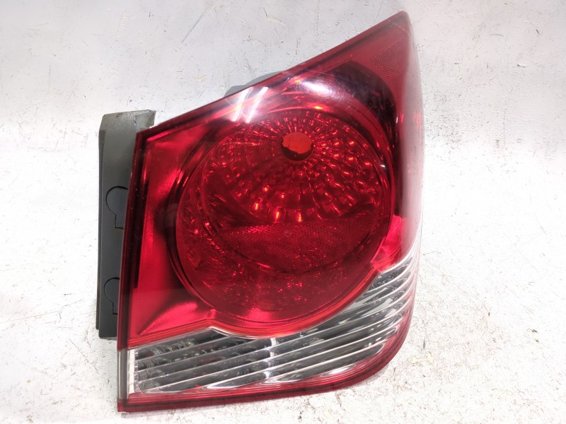 Recambio de piloto trasero derecho para chevrolet cruze (j300) 2.0 cdi referencia OEM IAM   