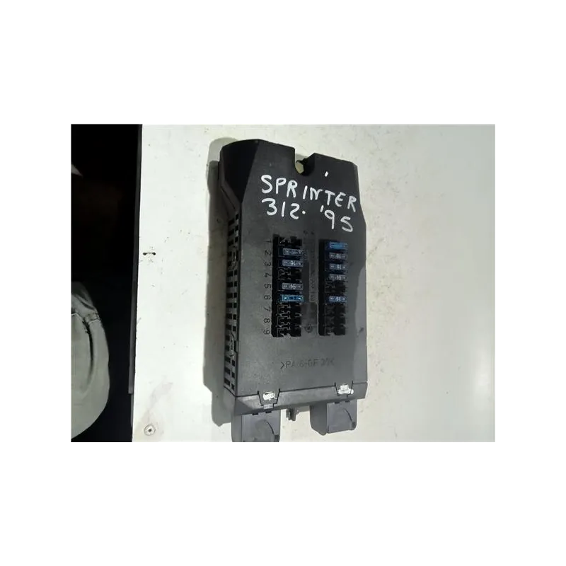 Recambio de caja fusibles/rele para mercedes-benz sprinter camión doka (901-904) referencia OEM IAM 0005400650  