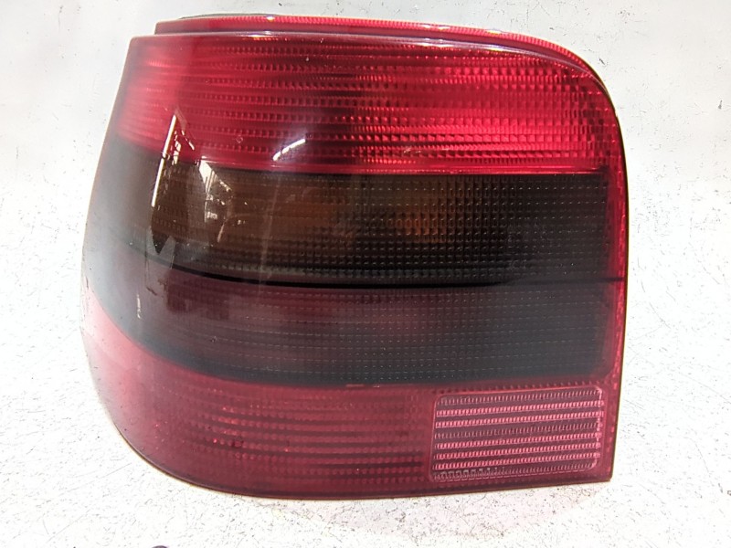 Recambio de piloto trasero izquierdo para volkswagen golf iv berlina (1j1)(1997) 1.6 referencia OEM IAM 1J6945257  