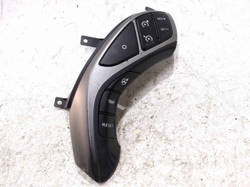 Recambio de mando volante para hyundai i30 coupé 1.6 crdi referencia OEM IAM 96710A6750RDR  