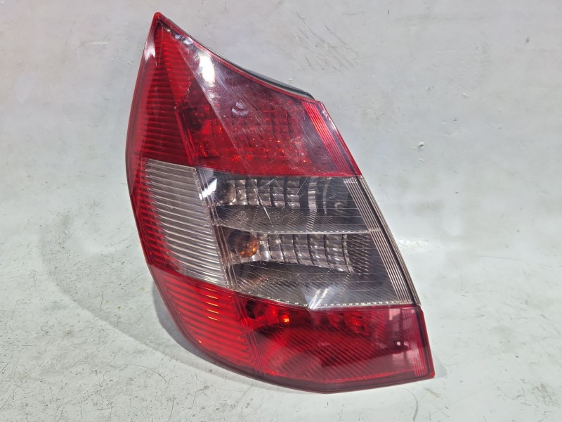 Recambio de piloto trasero izquierdo para renault scénic ii (jm0/1_) 1.6 16v (jm1r) referencia OEM IAM 15911500  