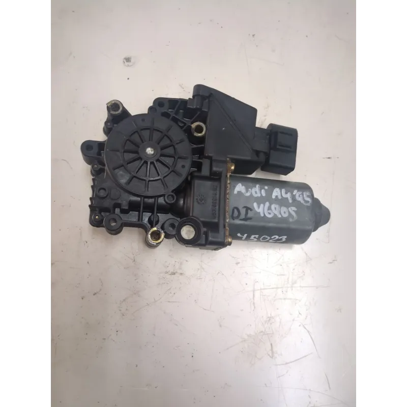 Recambio de motor elevalunas delantero izquierdo para audi a4 b5 (8d2) 1.8 referencia OEM IAM 113846113  