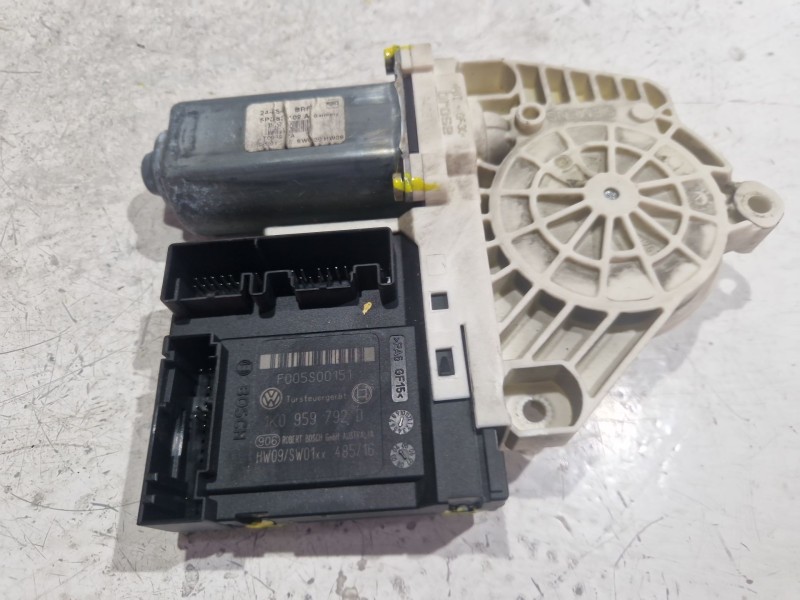Recambio de motor elevalunas delantero izquierdo para seat leon (1p1) 1.9 tdi referencia OEM IAM F005S00151  