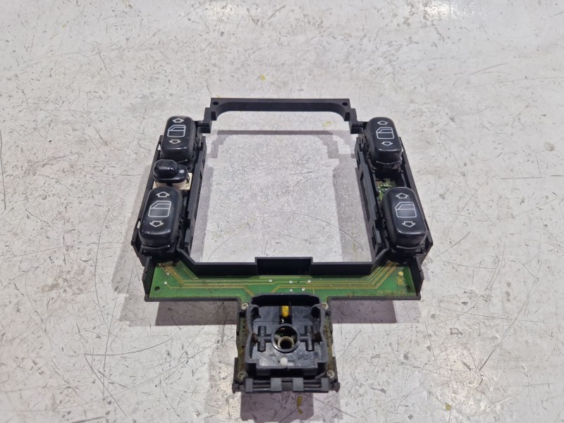 Recambio de mando elevalunas para mercedes-benz clase c (w202) c 280 (202.028) referencia OEM IAM 2028208210K  