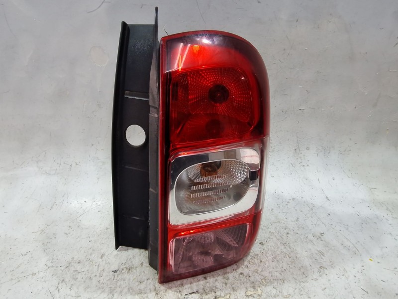 Recambio de piloto trasero derecho para fiat bravo ii (198_) 1.9 d multijet (198axc1b) referencia OEM IAM 62421802  