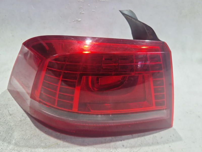 Recambio de piloto trasero izquierdo para volkswagen passat b7 (362) 2.0 tdi referencia OEM IAM 3AE945207B065  