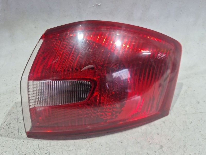 Recambio de piloto trasero derecho para ford kuga i 2.0 tdci referencia OEM IAM C394  