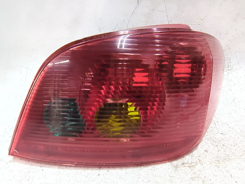 Recambio de piloto trasero derecho para peugeot 307 (3a/c) 2.0 hdi 90 referencia OEM IAM VALEOT50  