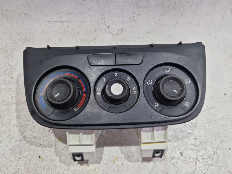 Recambio de mando climatizador para opel combo furgoneta/monovolumen (x12) 1.6 cdti (b05) referencia OEM IAM 735498657  