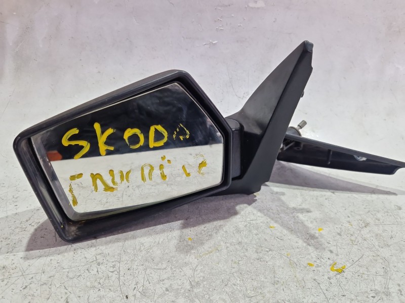 Recambio de retrovisor izquierdo para skoda favorit forman (785) 1.3 (135) referencia OEM IAM E10117298  