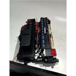 Recambio de caja fusibles/rele para bmw serie 3 berlina (e46)(1998) 2.2 320i [2,2 ltr. - 125 kw 24v cat] referencia OEM IAM E631