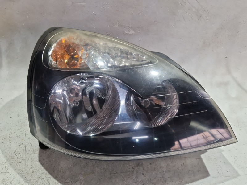 Recambio de faro delantero derecho para renault clio ii (xbo) 1.1 75 cv referencia OEM IAM 15601800RE  