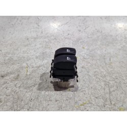 BOTON ELEVALUNAS IZQUIERDO 260305 