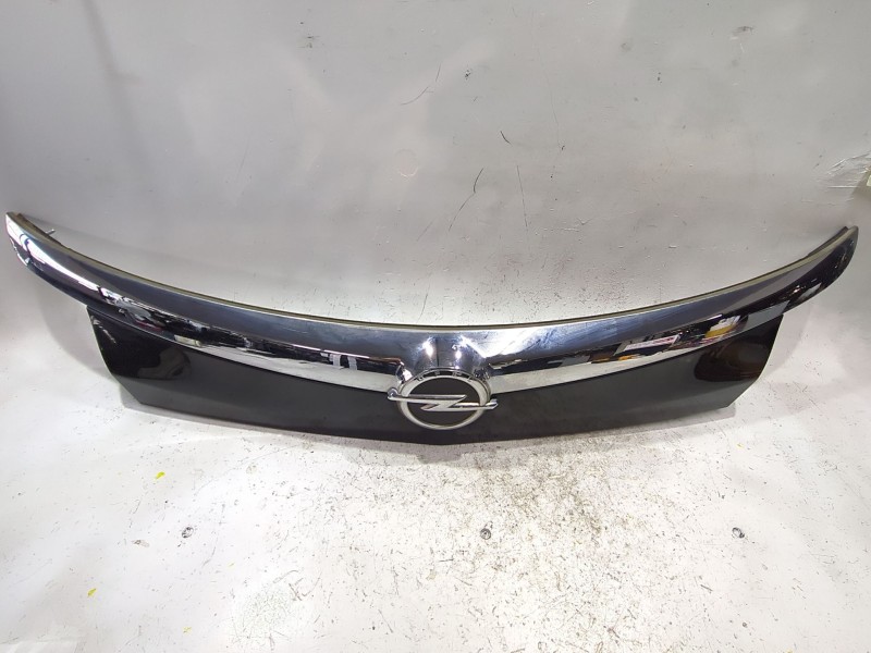 Recambio de moldura porton trasero para opel insignia berlina (2008) 2.0 cdti referencia OEM IAM   