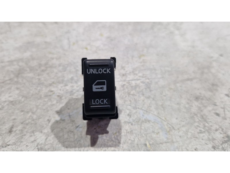 Recambio de boton cierre centralizado para nissan note (e11, ne11) 1.6 referencia OEM IAM 0Y24b  