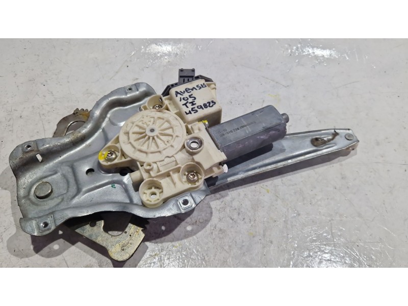Recambio de mecanismo elevalunas trasero izquierdo para toyota avensis (_t25_) 2.0 d-4d (cdt250_) referencia OEM IAM 698406100  