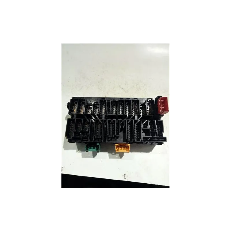 Recambio de caja fusibles/rele para volkswagen golf iii variant (1h5)(1993) 1.9 d referencia OEM IAM 357937039  