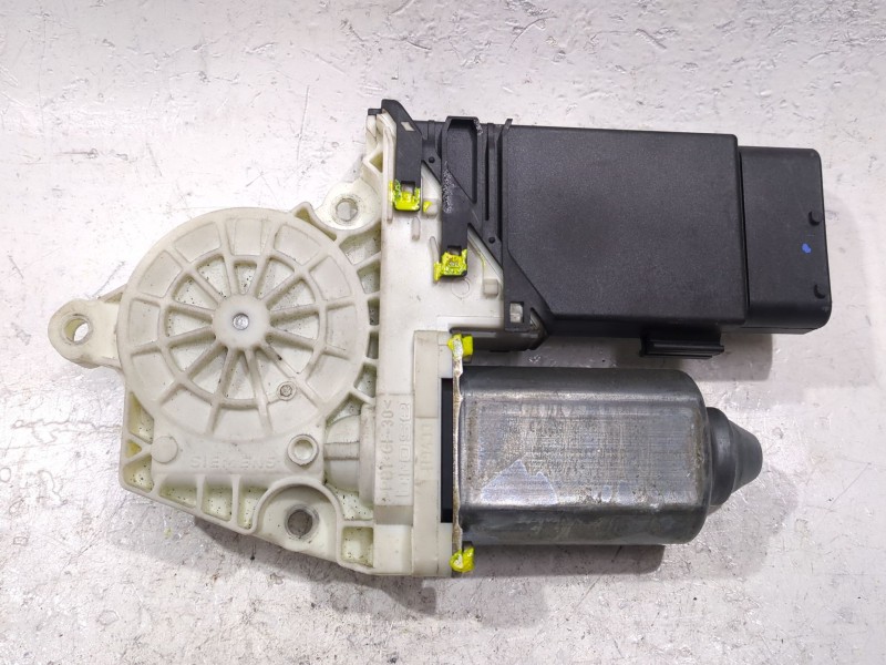 Recambio de motor elevalunas delantero izquierdo para seat leon (1m1) 1.9 tdi referencia OEM IAM 9776105402301  