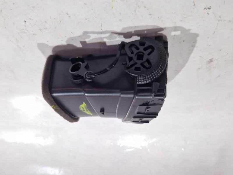 Recambio de aireador central para nissan micra iii (k12) 1.2 16v referencia OEM IAM 68750BC600  