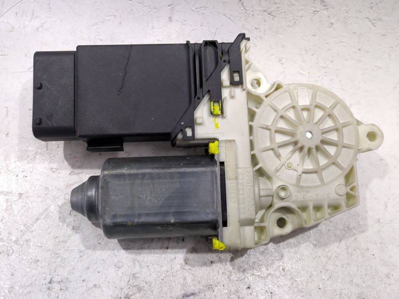 Recambio de motor elevalunas delantero derecho para seat leon (1m1) 1.9 tdi referencia OEM IAM 9776105413301  