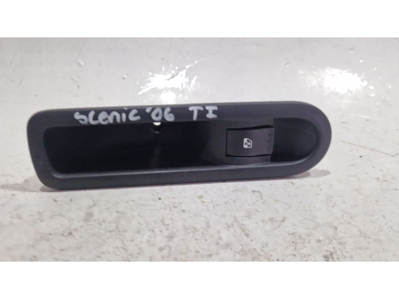 Recambio de mando elevalunas trasero izquierdo para renault megane scénic 1.5 dci 106 cv referencia OEM IAM 156013870  