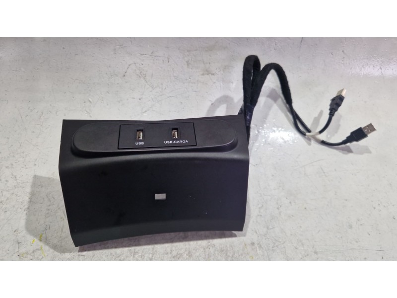 Recambio de conector usb / aux para ssangyong tivoli 1.6 xdi 160 referencia OEM IAM X1PX  