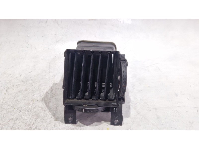 Recambio de aireador izquierdo para ssangyong tivoli 1.6 xdi 160 referencia OEM IAM PPPET40  