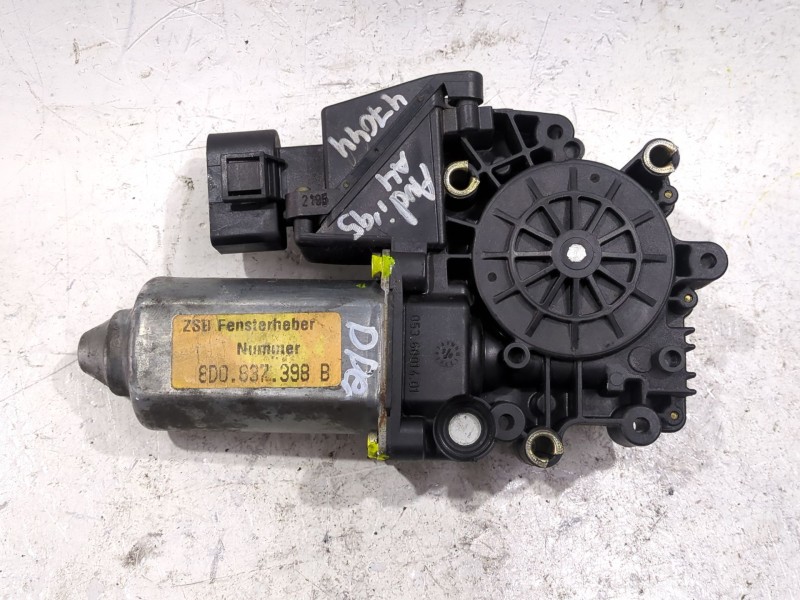 Recambio de motor elevalunas delantero derecho para audi a4 b5 (8d2) 1.9 tdi referencia OEM IAM 8D0837398B  